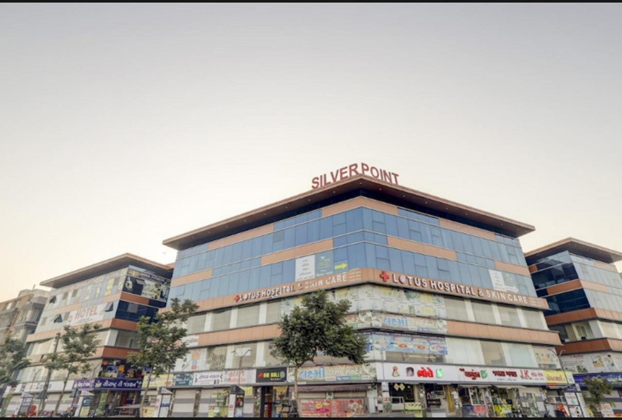 Hotel Nexus Surat Dış mekan fotoğraf
